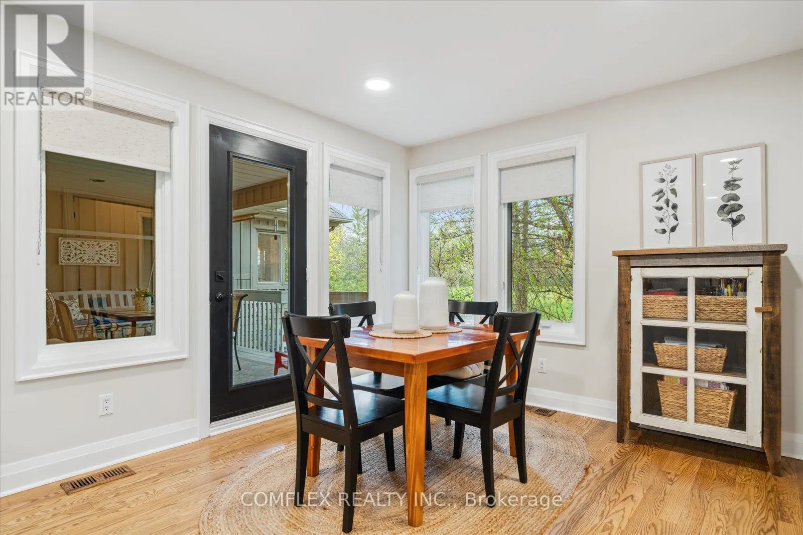 2 TAUNUS COURT