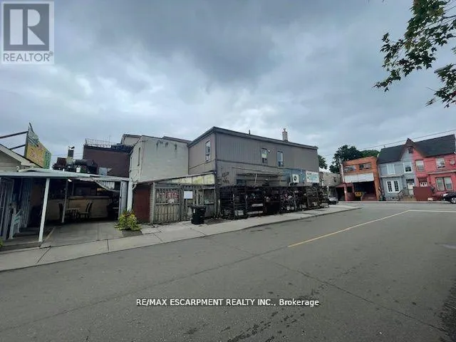 673 GERRARD STREET E