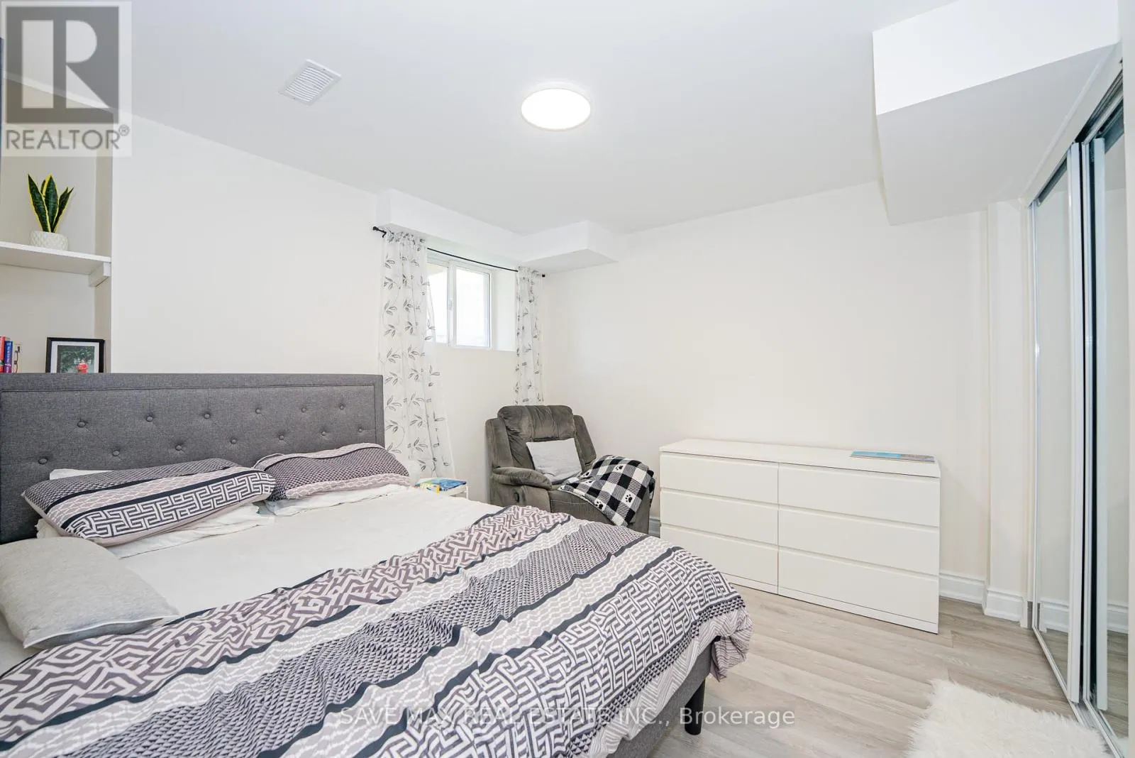 2092 COPPERMINE STREET