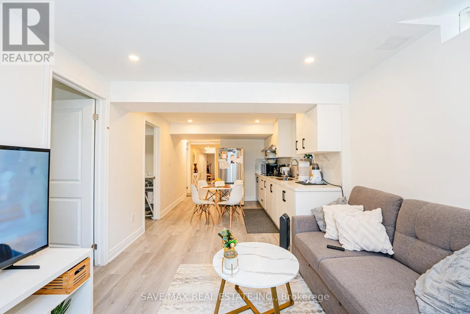2092 COPPERMINE STREET