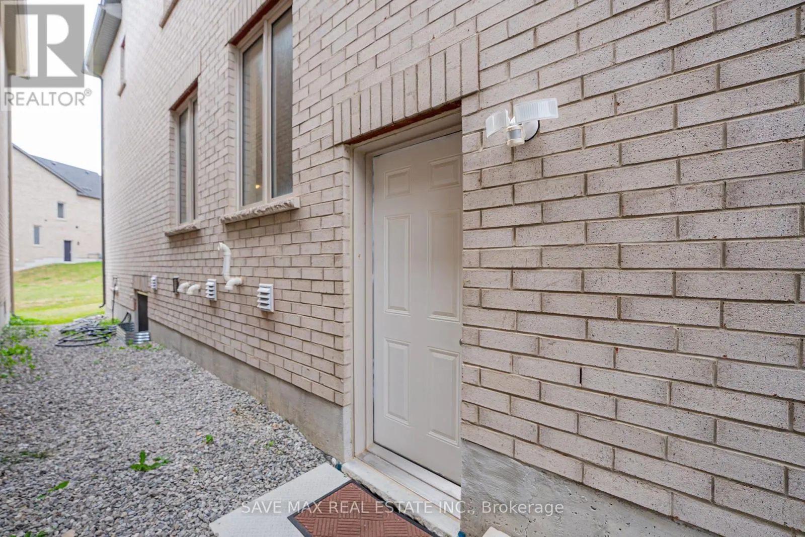 2092 COPPERMINE STREET