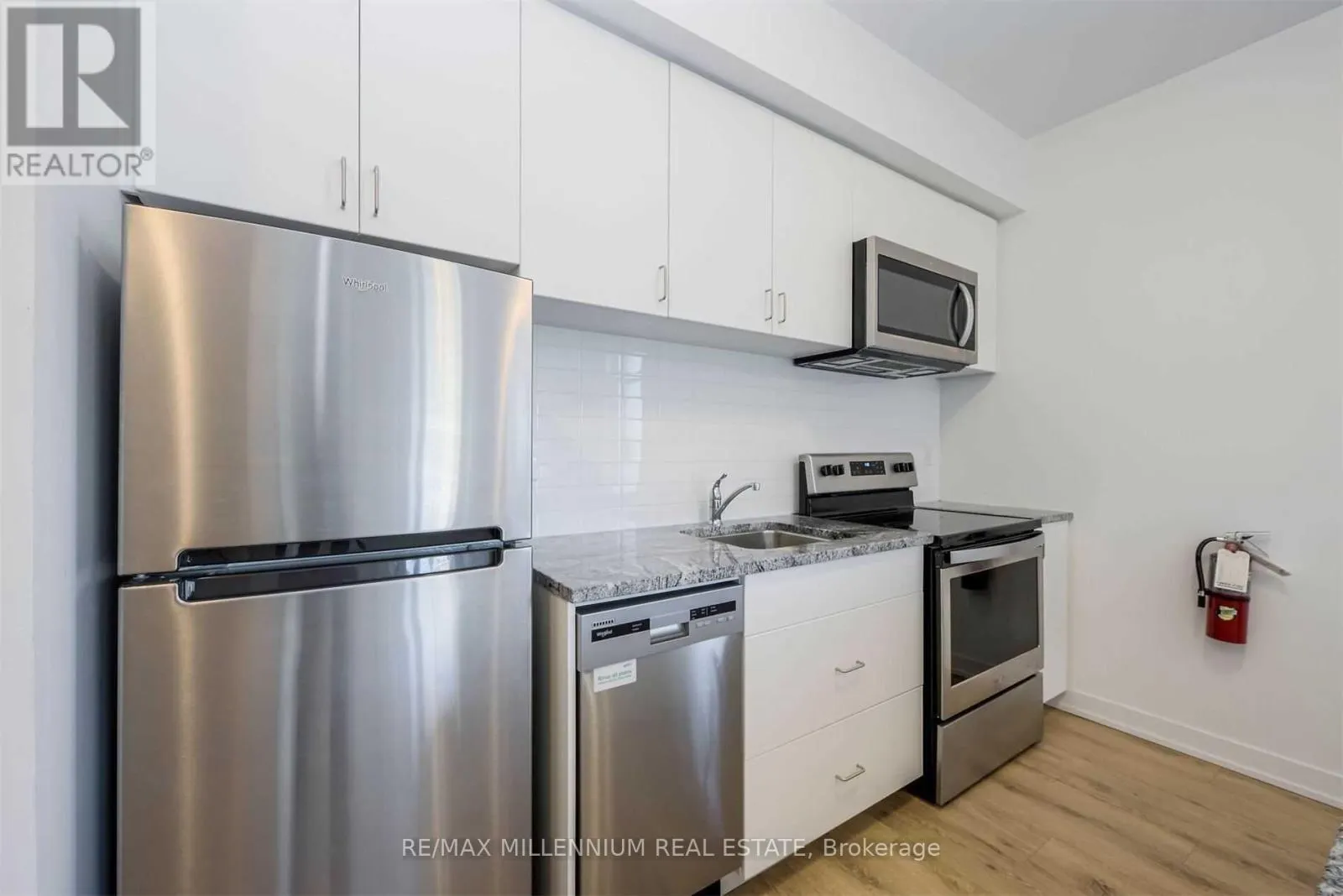 33 - 1740 SIMCOE UNIT 1 STREET