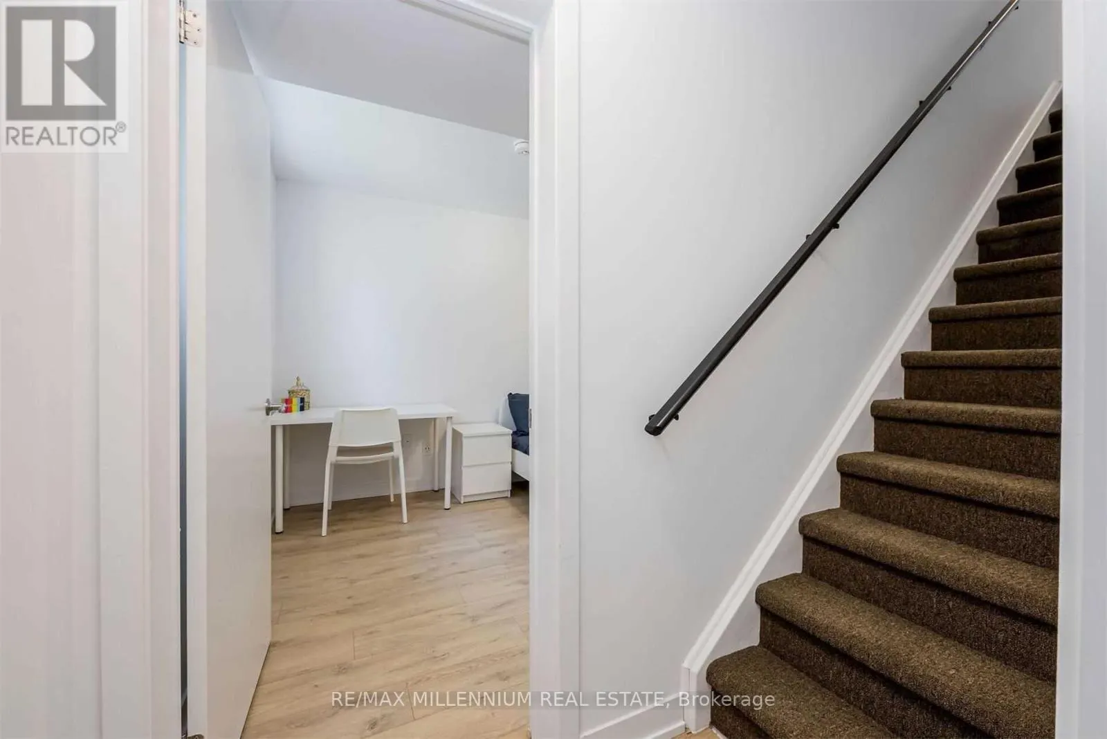 33 - 1740 SIMCOE UNIT 1 STREET