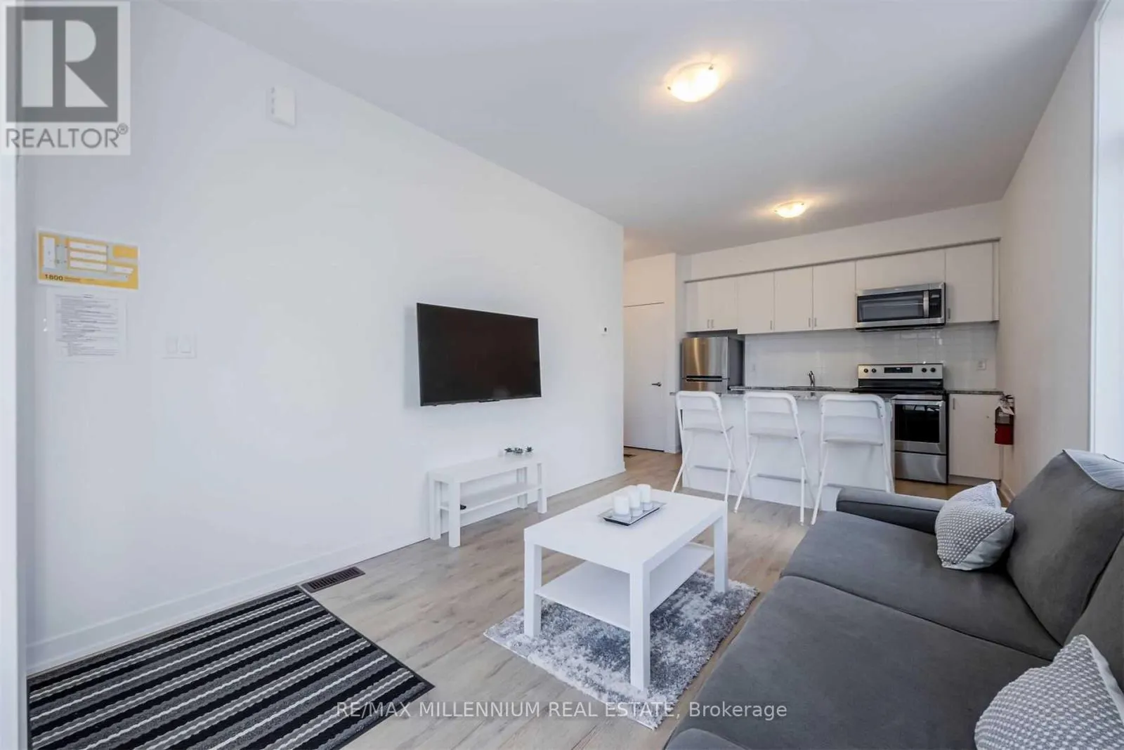 33 - 1740 SIMCOE UNIT 1 STREET