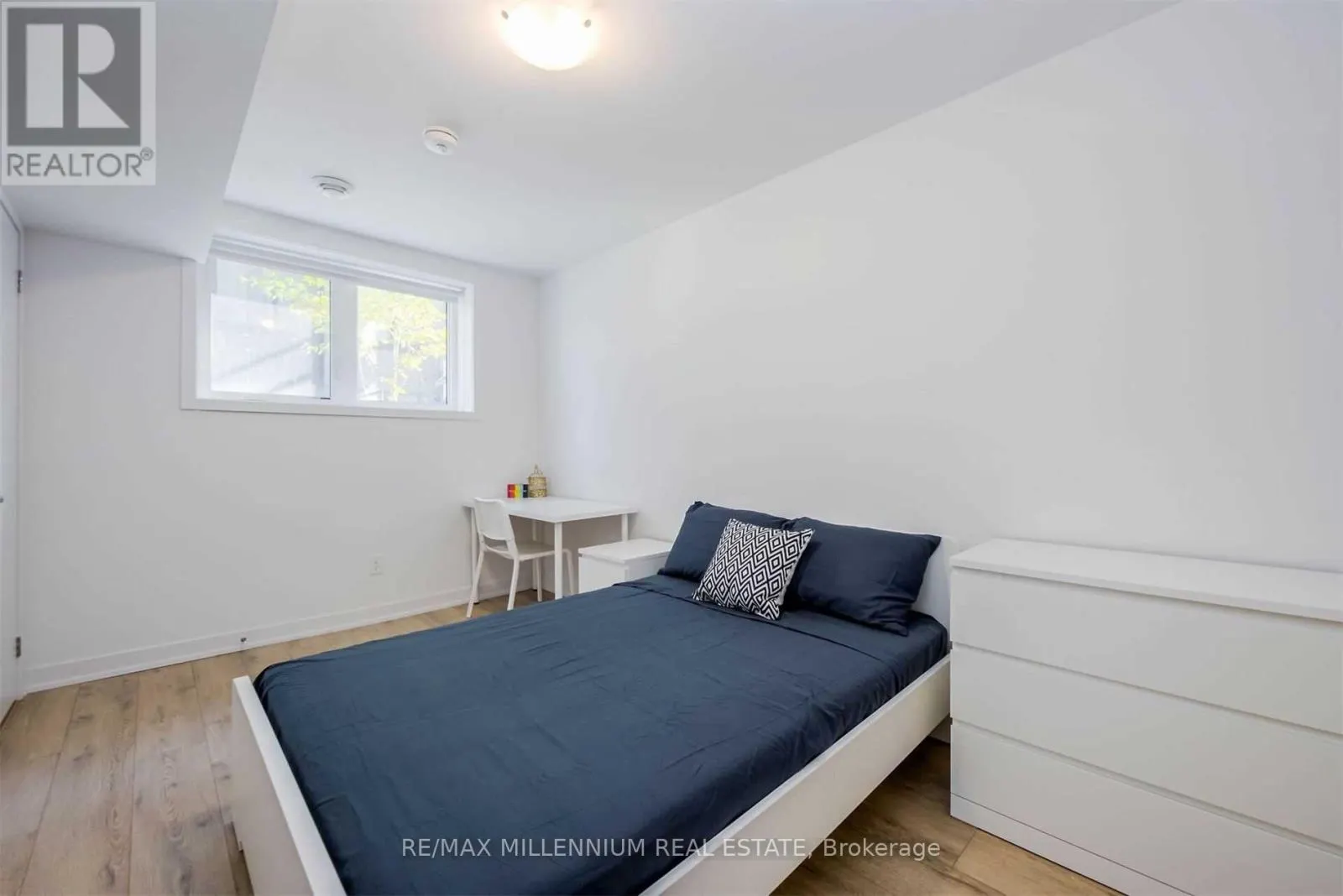 33 - 1740 SIMCOE UNIT 1 STREET