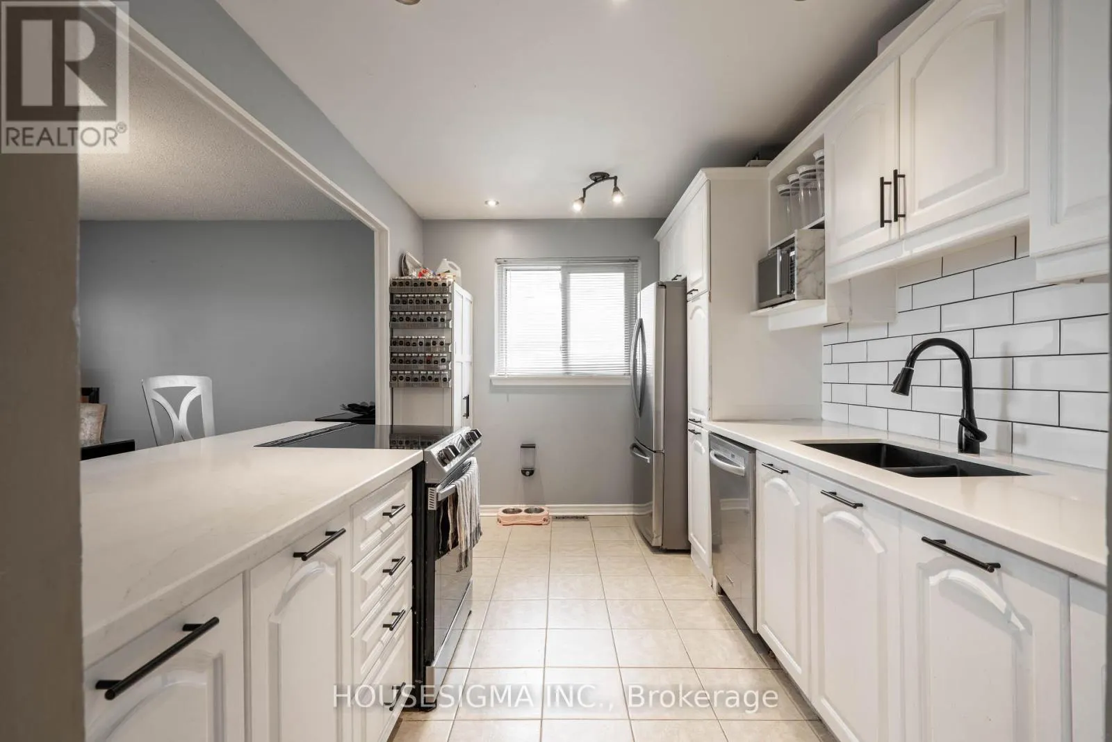 82 - 321 BLACKTHORN STREET
