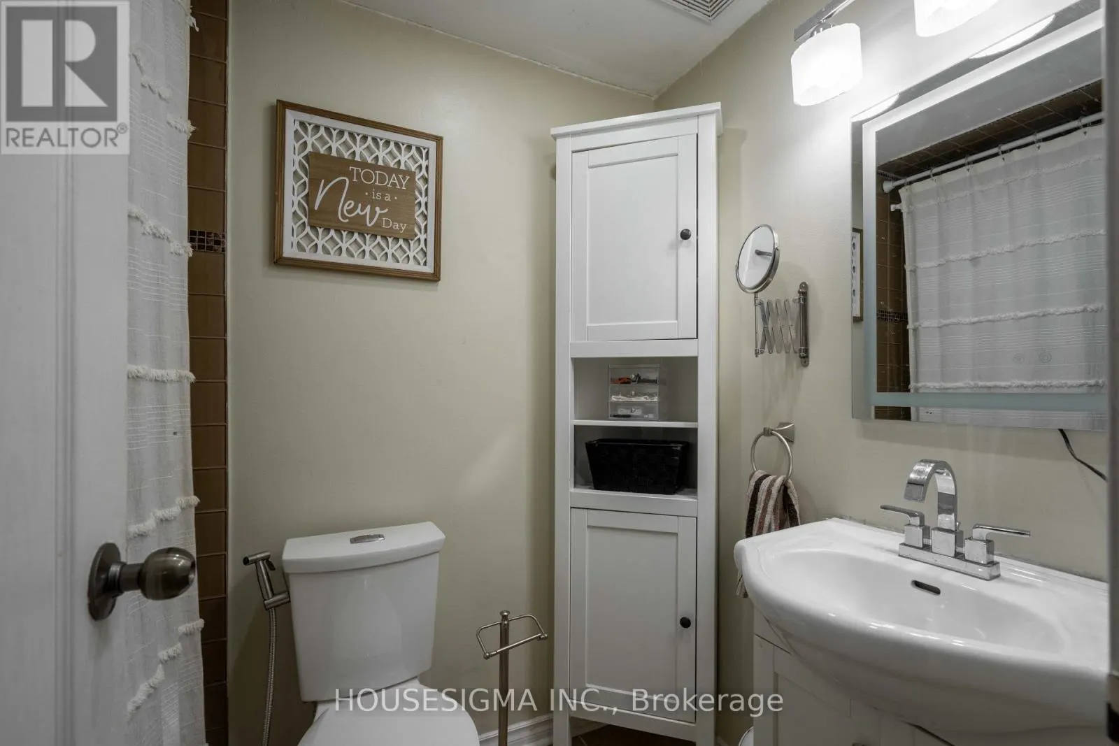 82 - 321 BLACKTHORN STREET