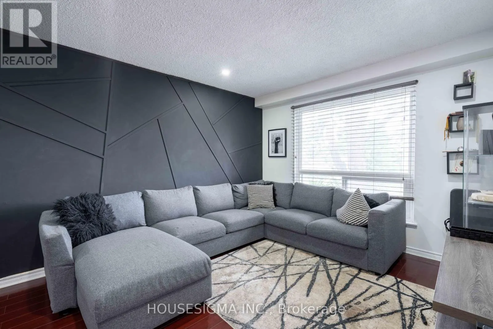 82 - 321 BLACKTHORN STREET