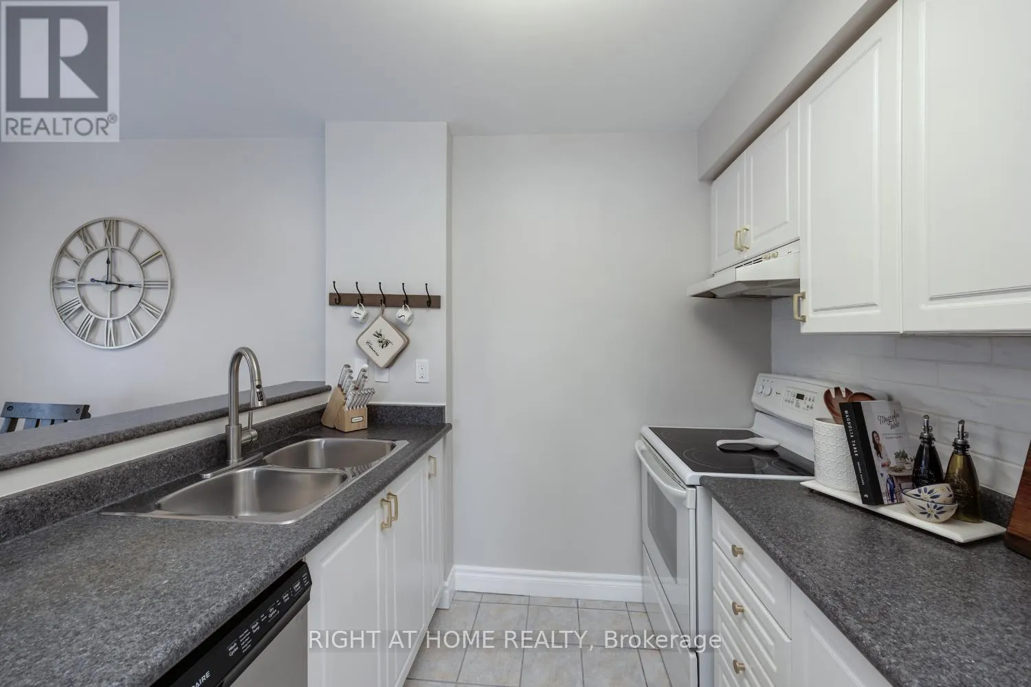 206 - 102 ASPEN SPRINGS DRIVE