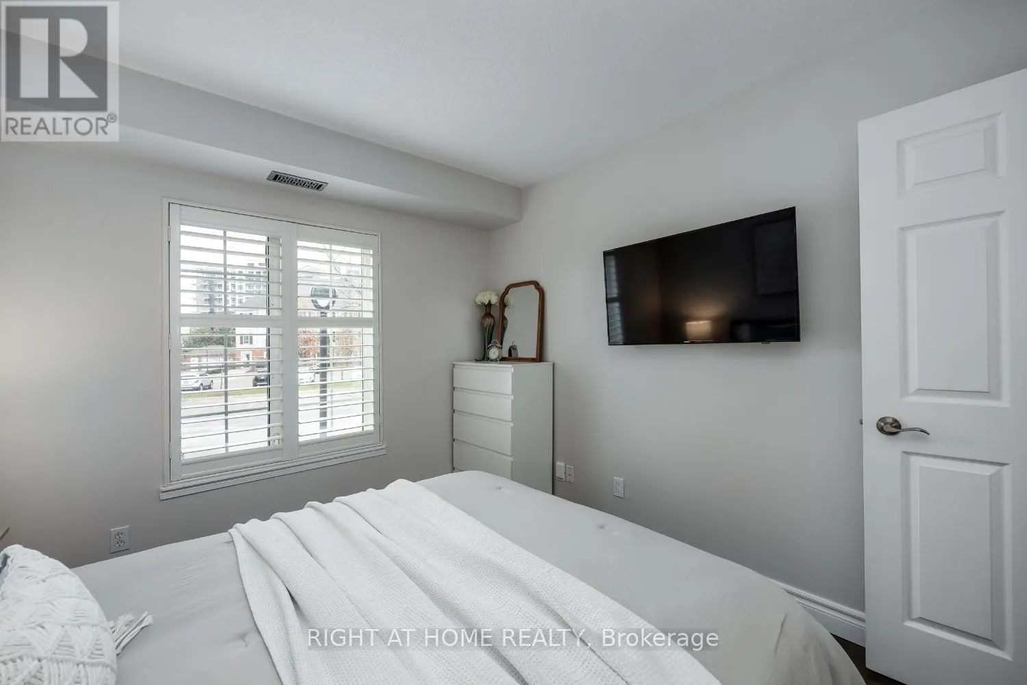 206 - 102 ASPEN SPRINGS DRIVE