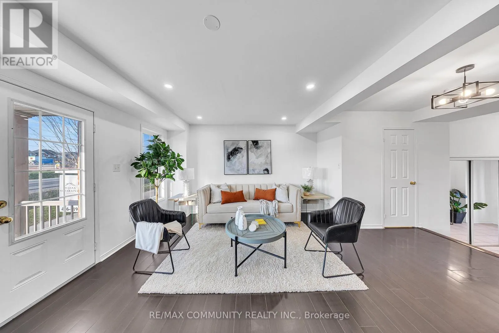 473 ROSSLAND ROAD E