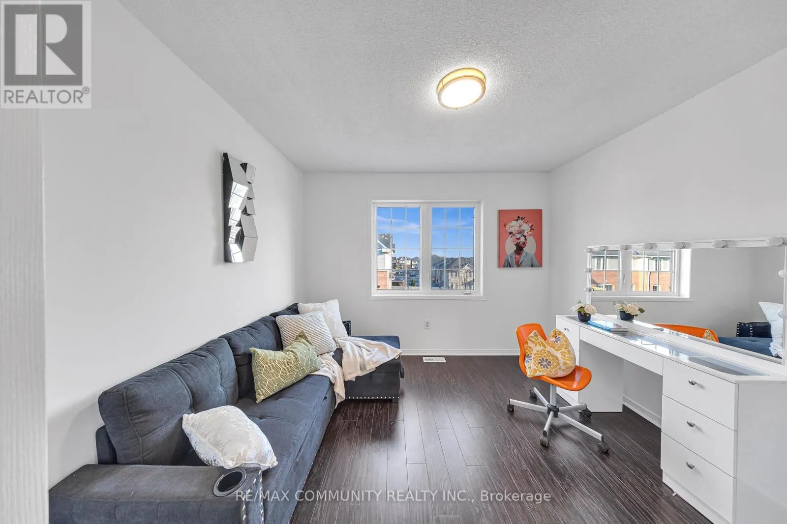 473 ROSSLAND ROAD E