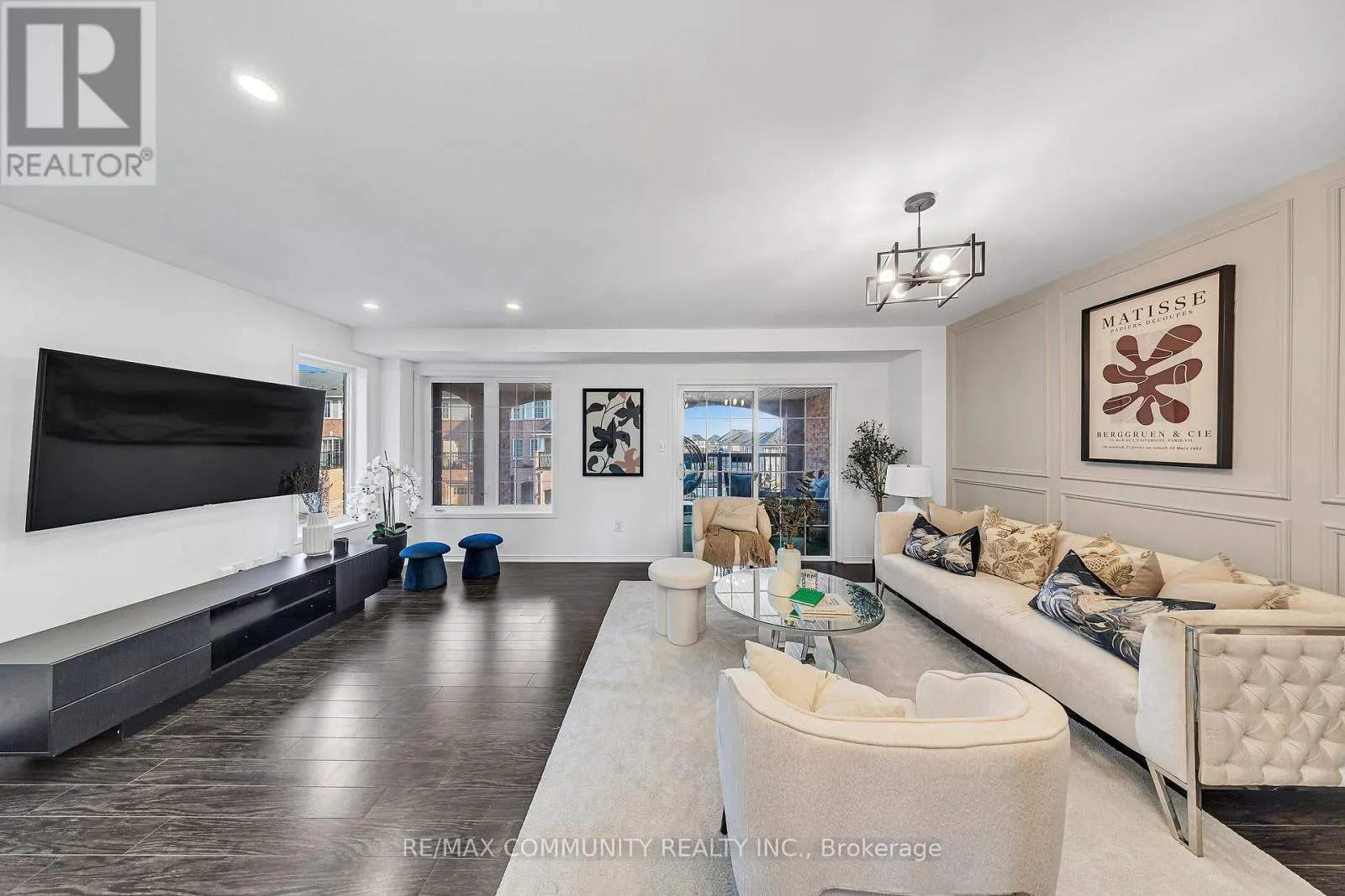 473 ROSSLAND ROAD E