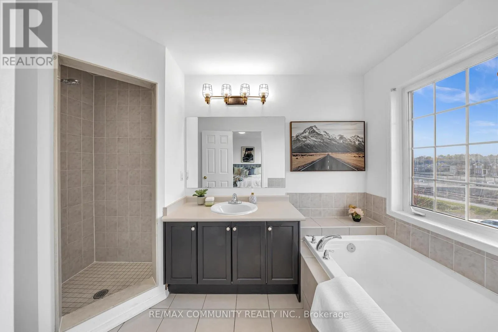 473 ROSSLAND ROAD E