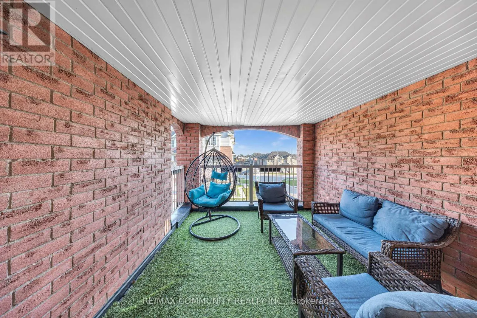 473 ROSSLAND ROAD E
