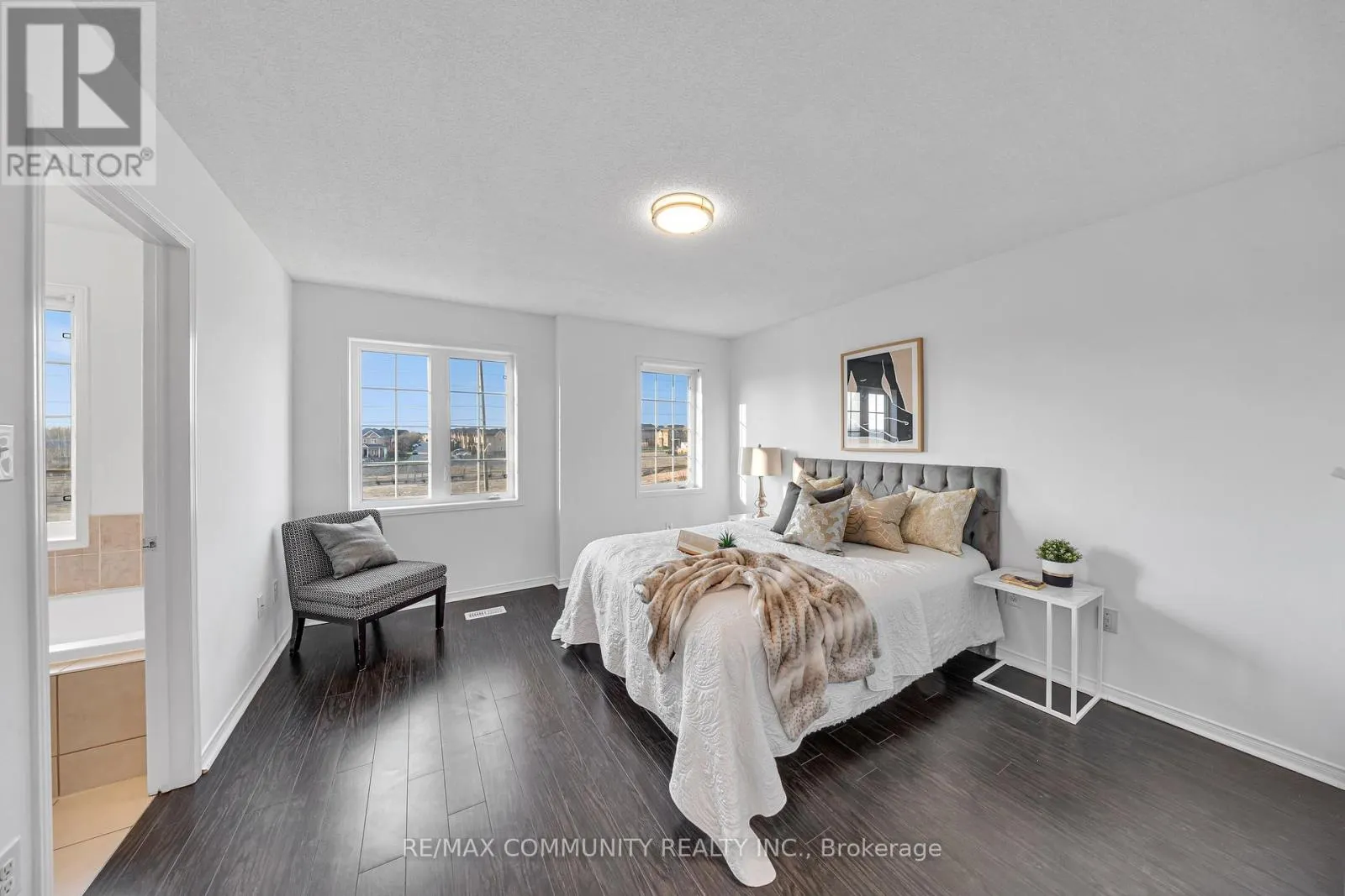 473 ROSSLAND ROAD E