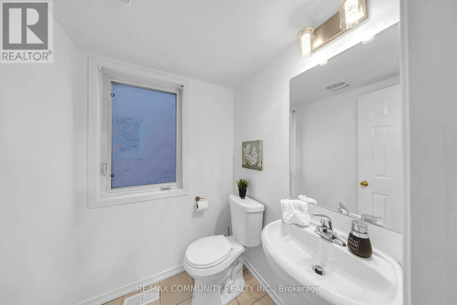 473 ROSSLAND ROAD E