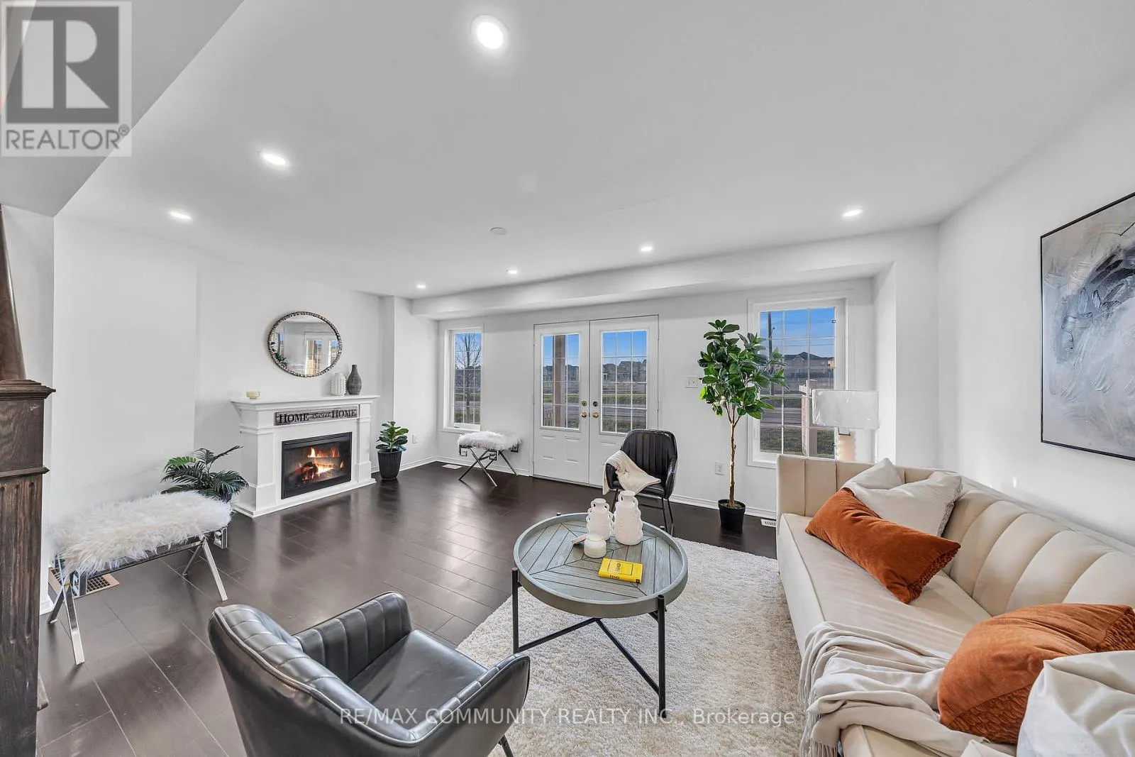 473 ROSSLAND ROAD E