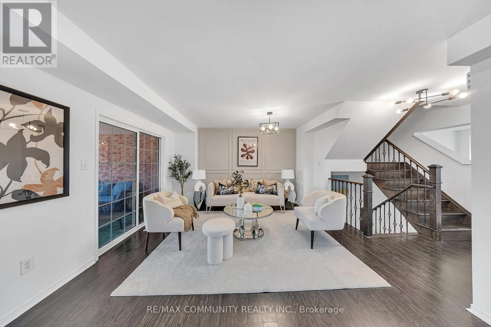 473 ROSSLAND ROAD E
