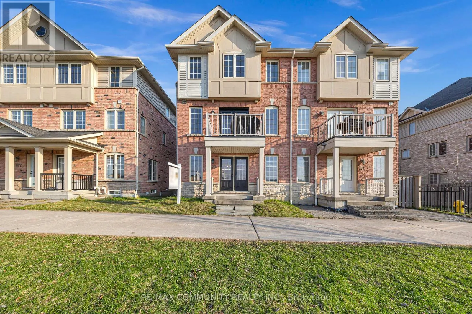 473 ROSSLAND ROAD E