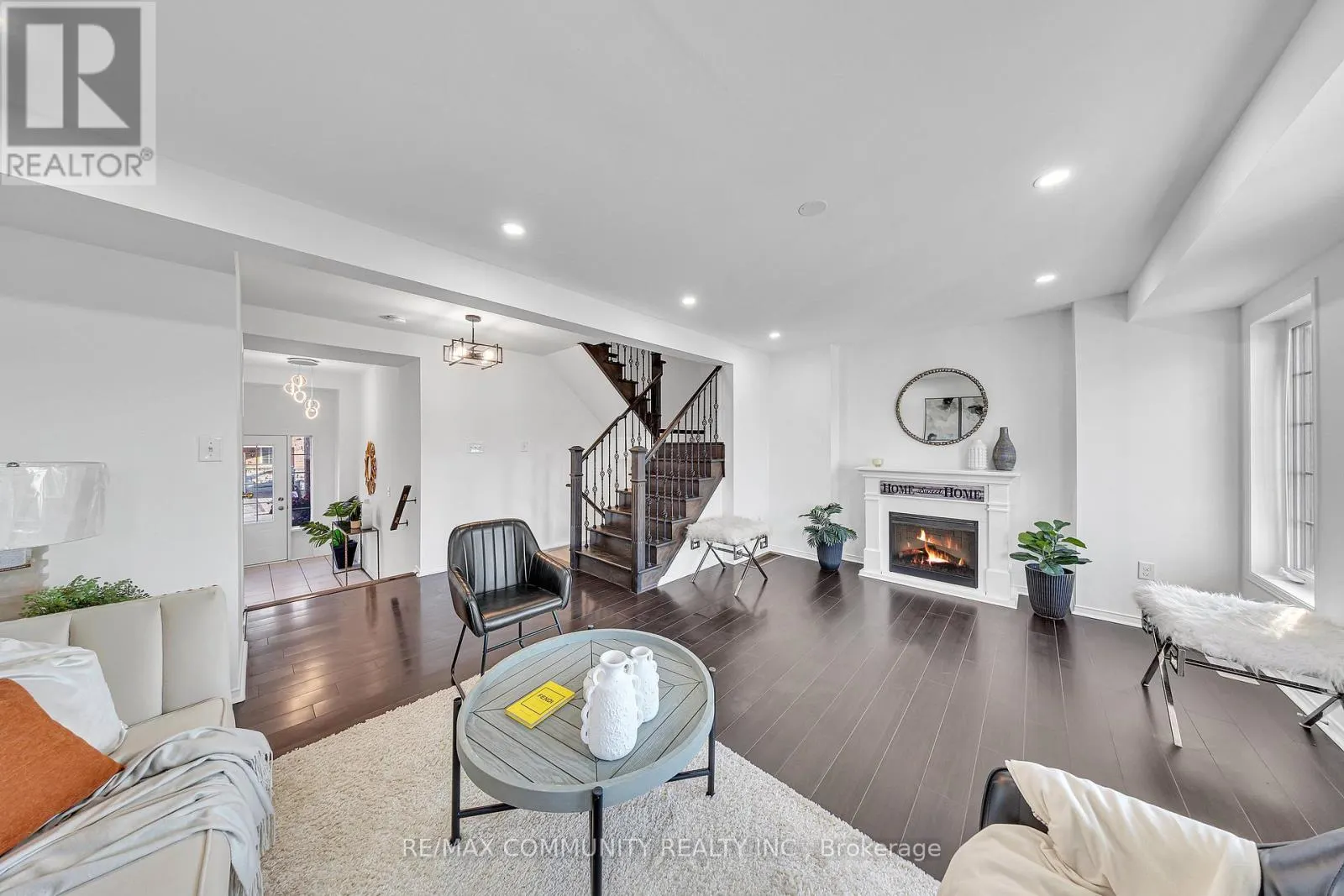 473 ROSSLAND ROAD E