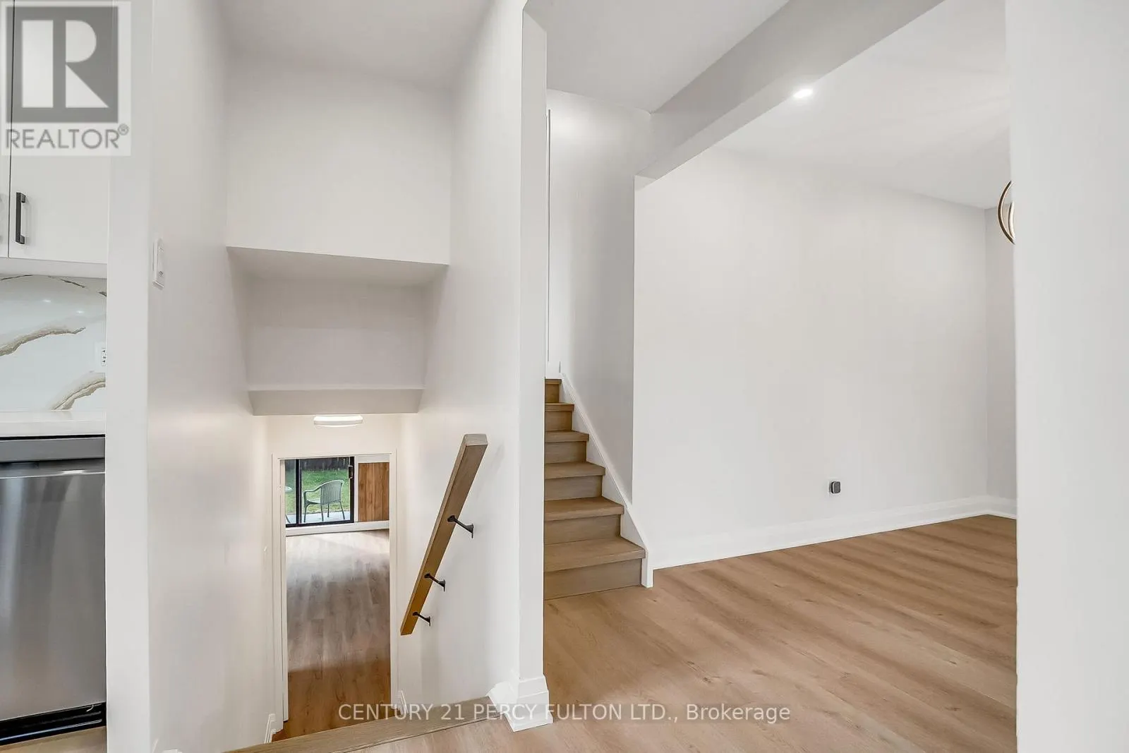 33 PETTIBONE SQUARE