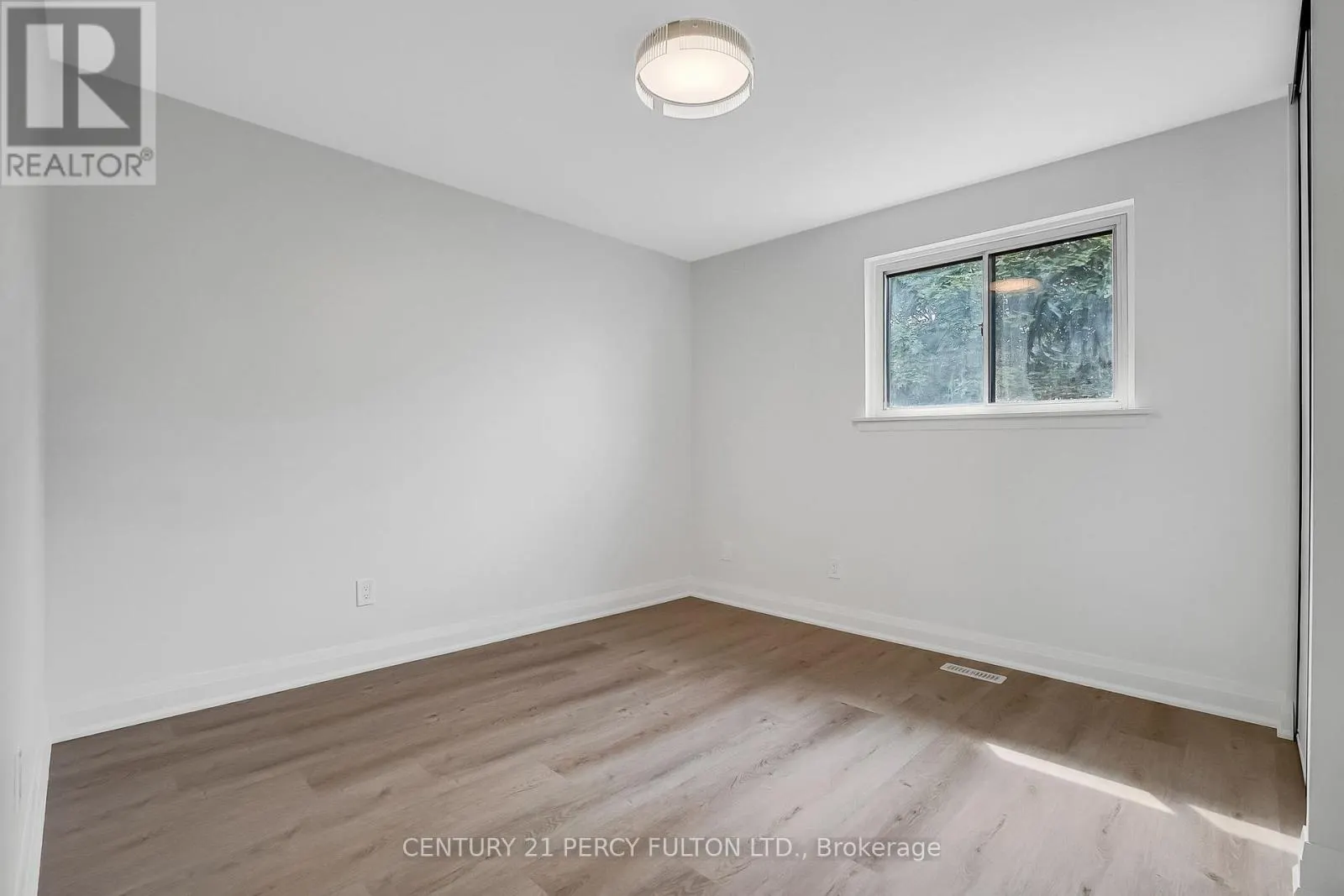 33 PETTIBONE SQUARE