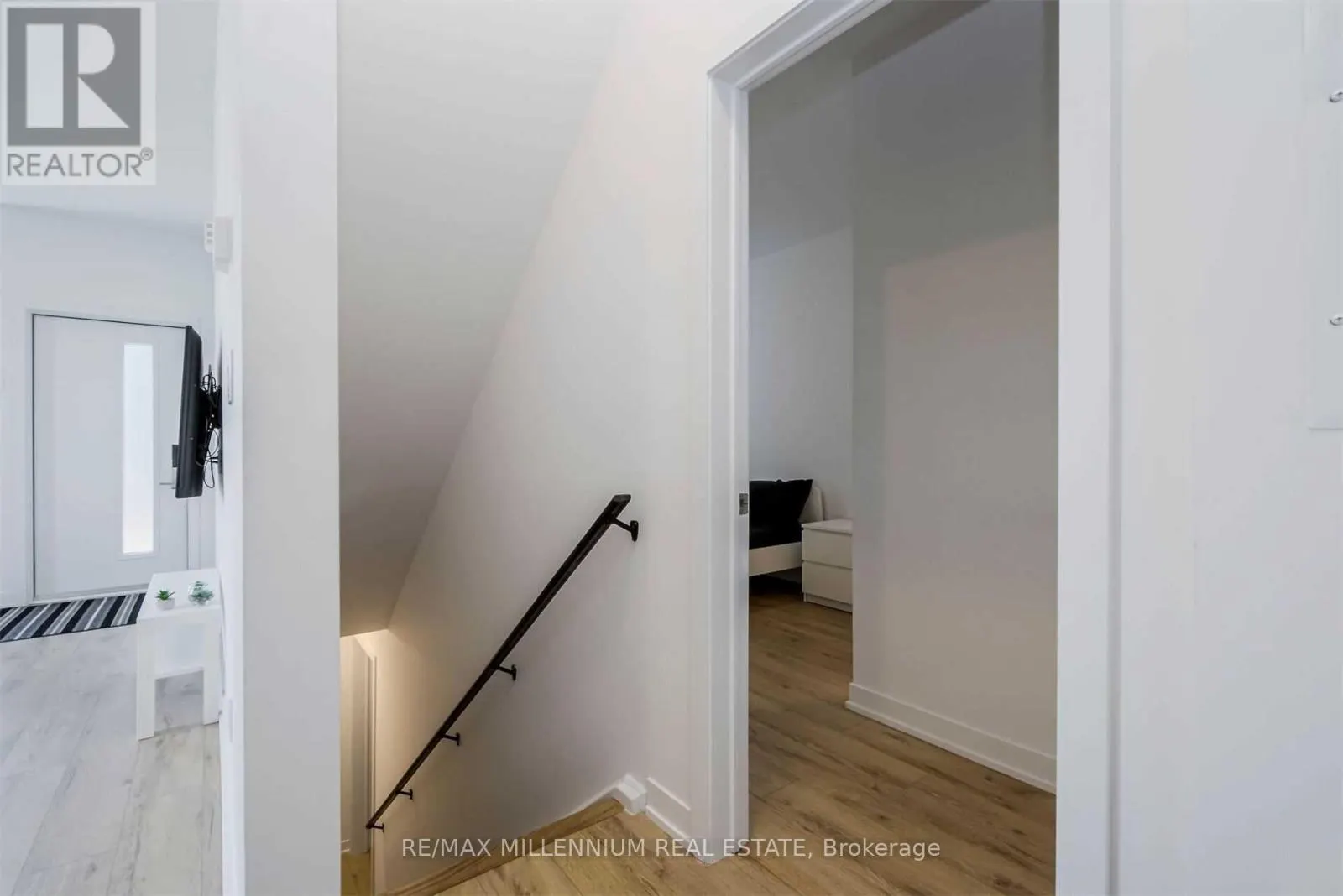 33 - 1740 SIMCOE UNIT 2 STREET