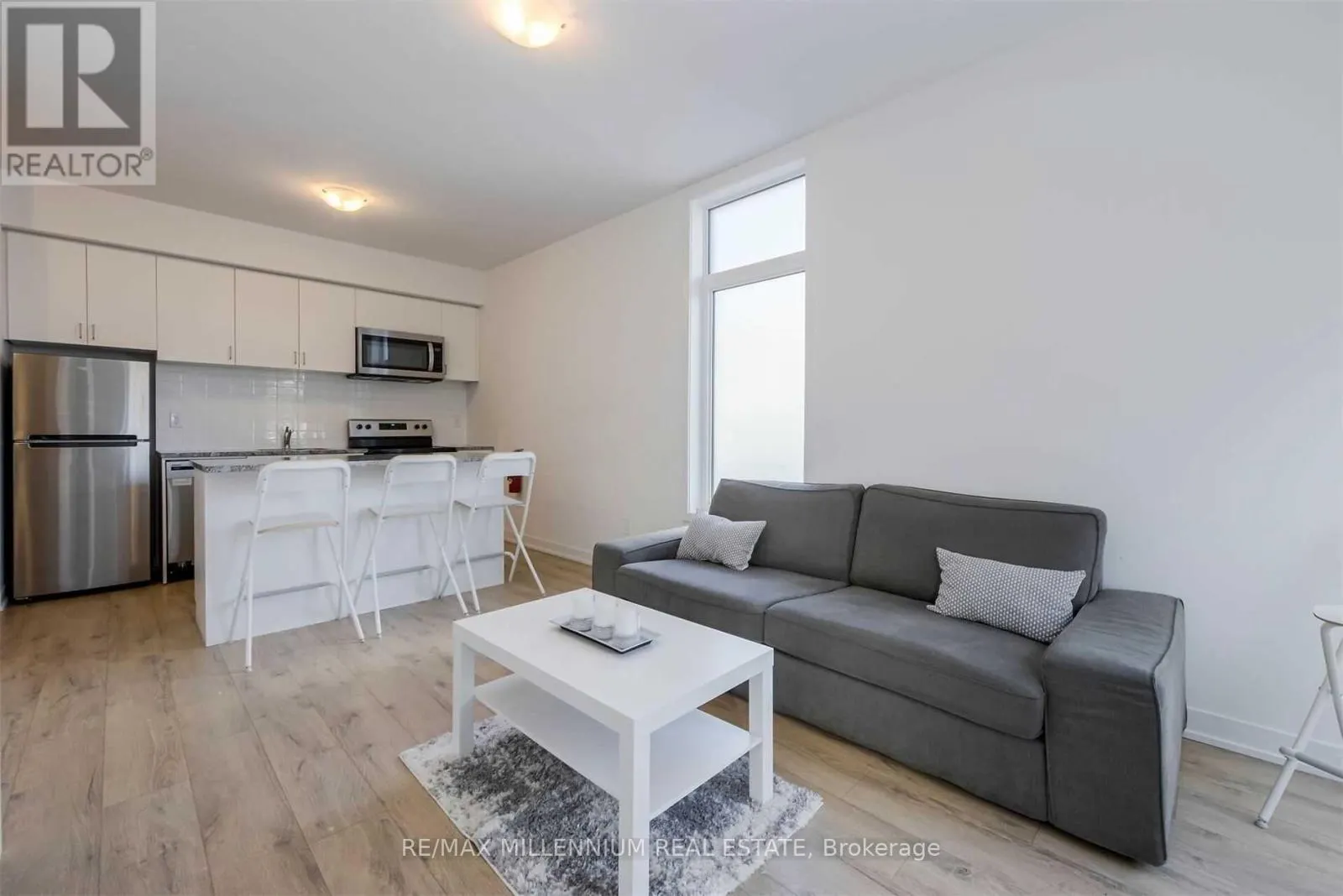 33 - 1740 SIMCOE UNIT 2 STREET
