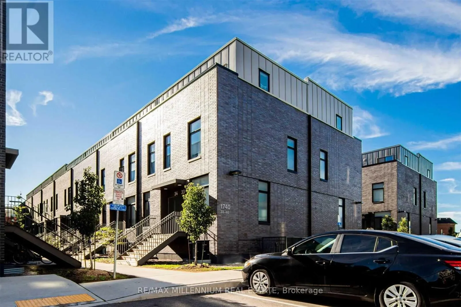33 - 1740 SIMCOE UNIT 2 STREET
