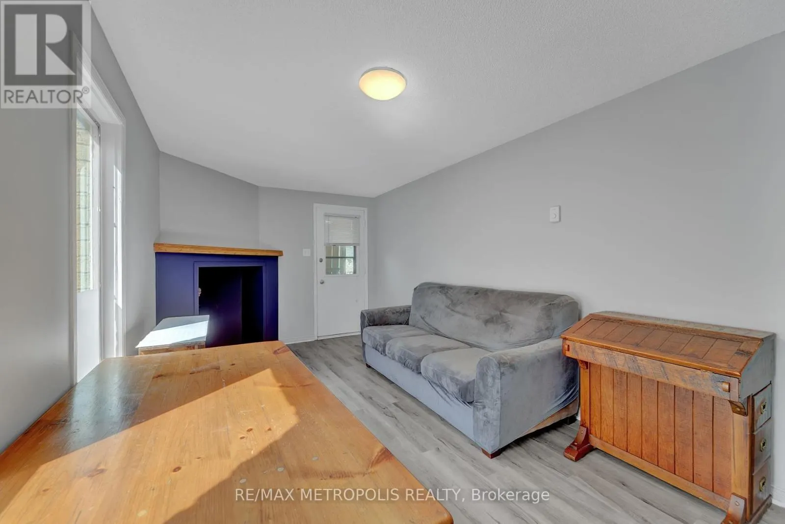MAIN - 31 EMPIRE CRESCENT