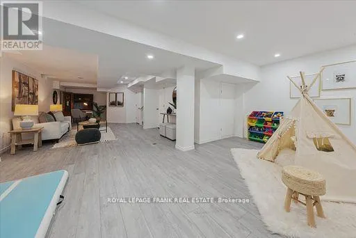 20 REGATTA CRESCENT