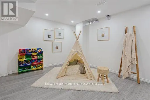 20 REGATTA CRESCENT