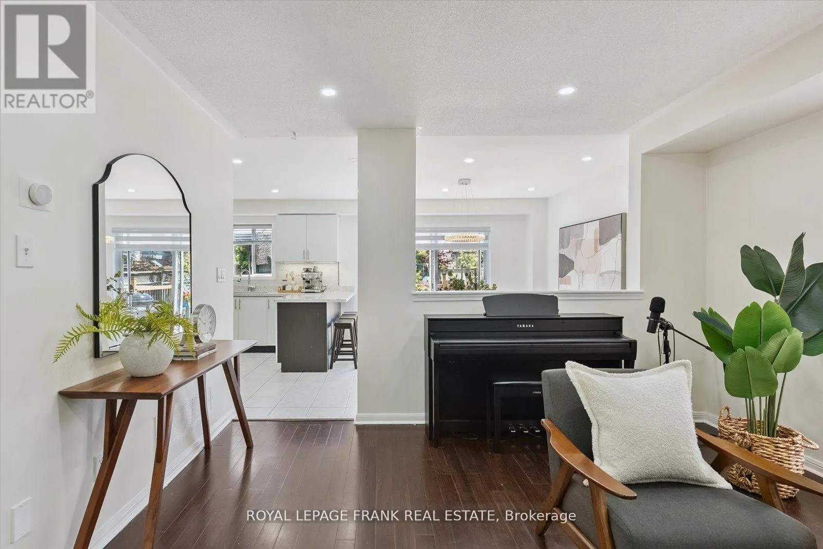 20 REGATTA CRESCENT