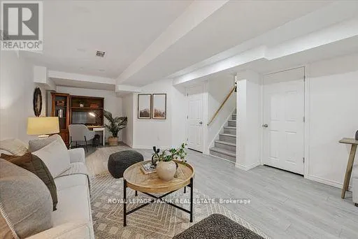 20 REGATTA CRESCENT