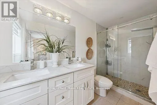 20 REGATTA CRESCENT