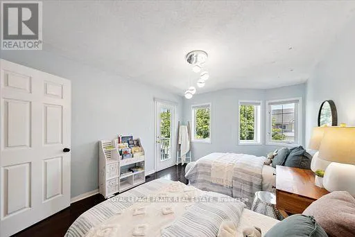 20 REGATTA CRESCENT