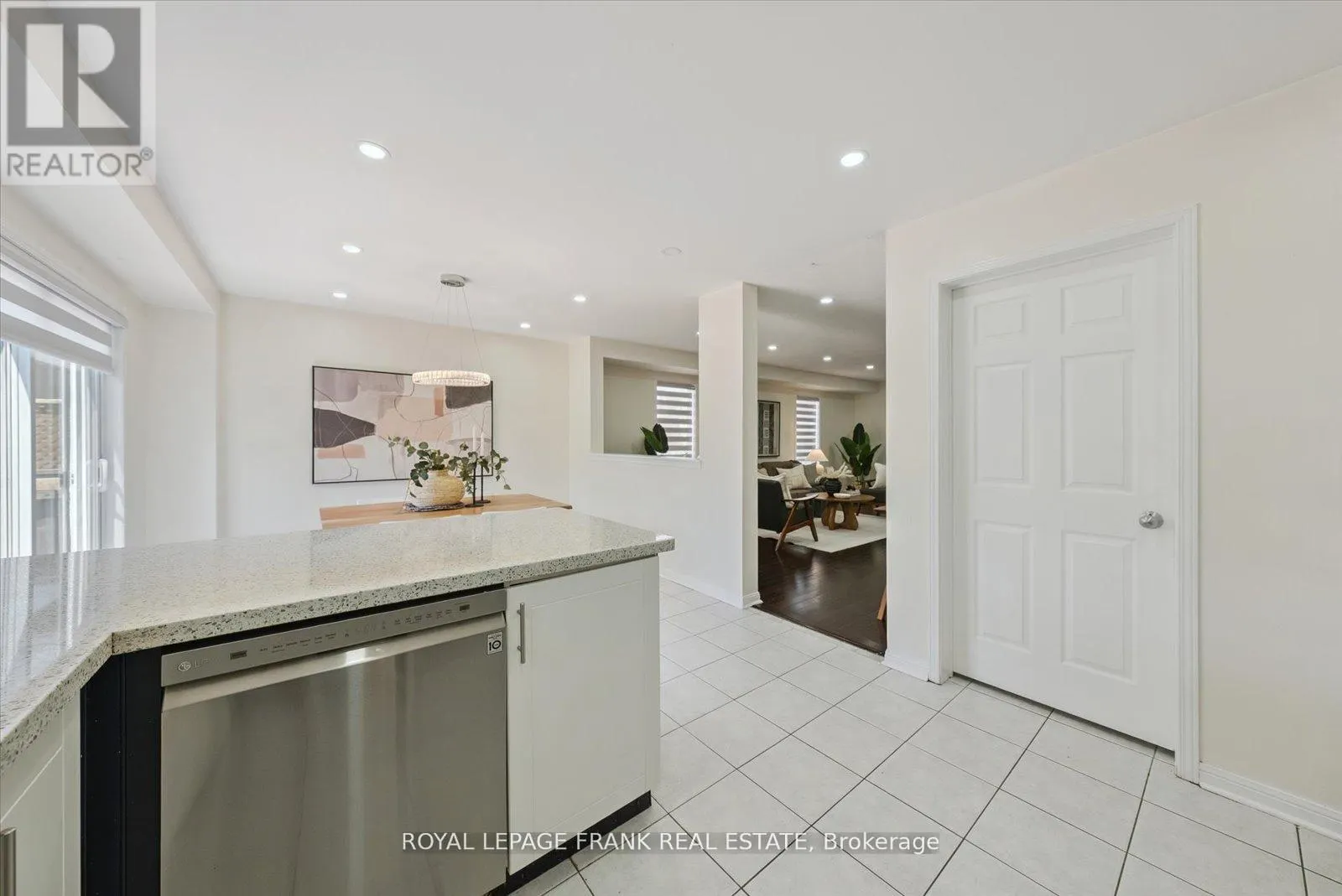 20 REGATTA CRESCENT
