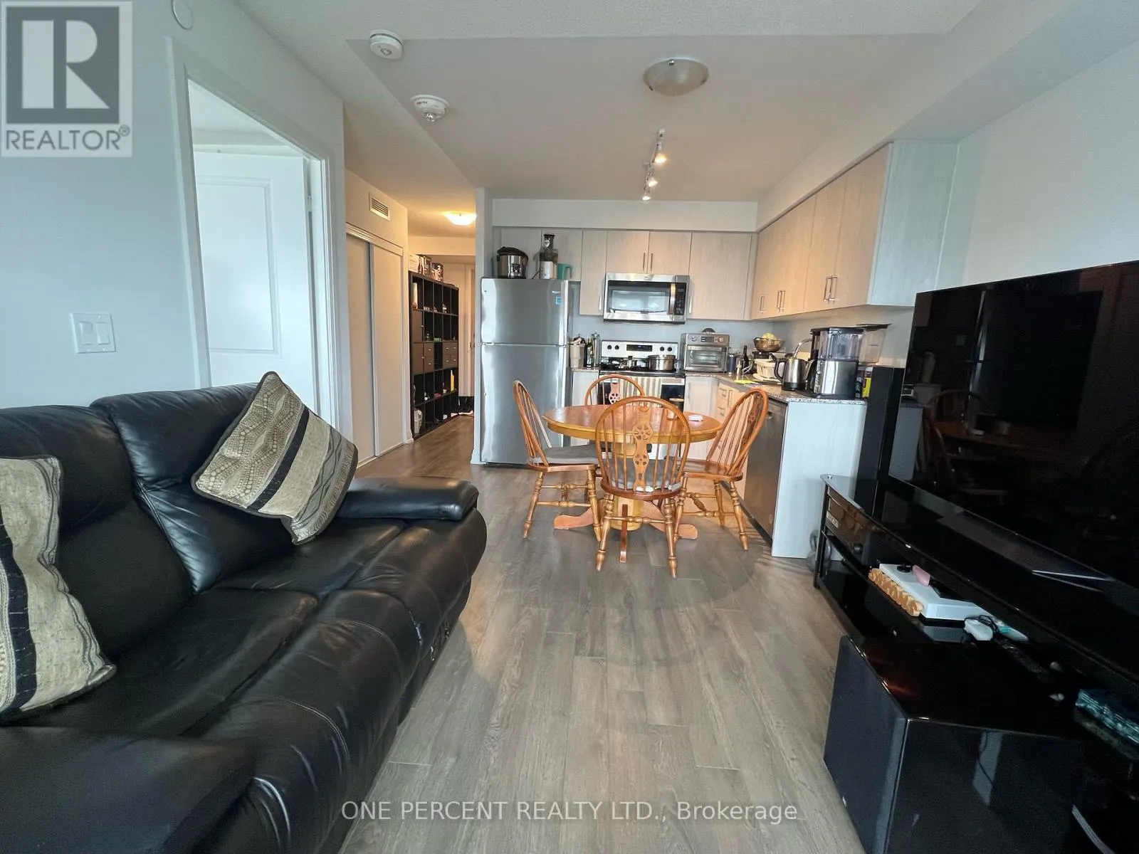 2108 - 20 MEADOWGLEN PLACE