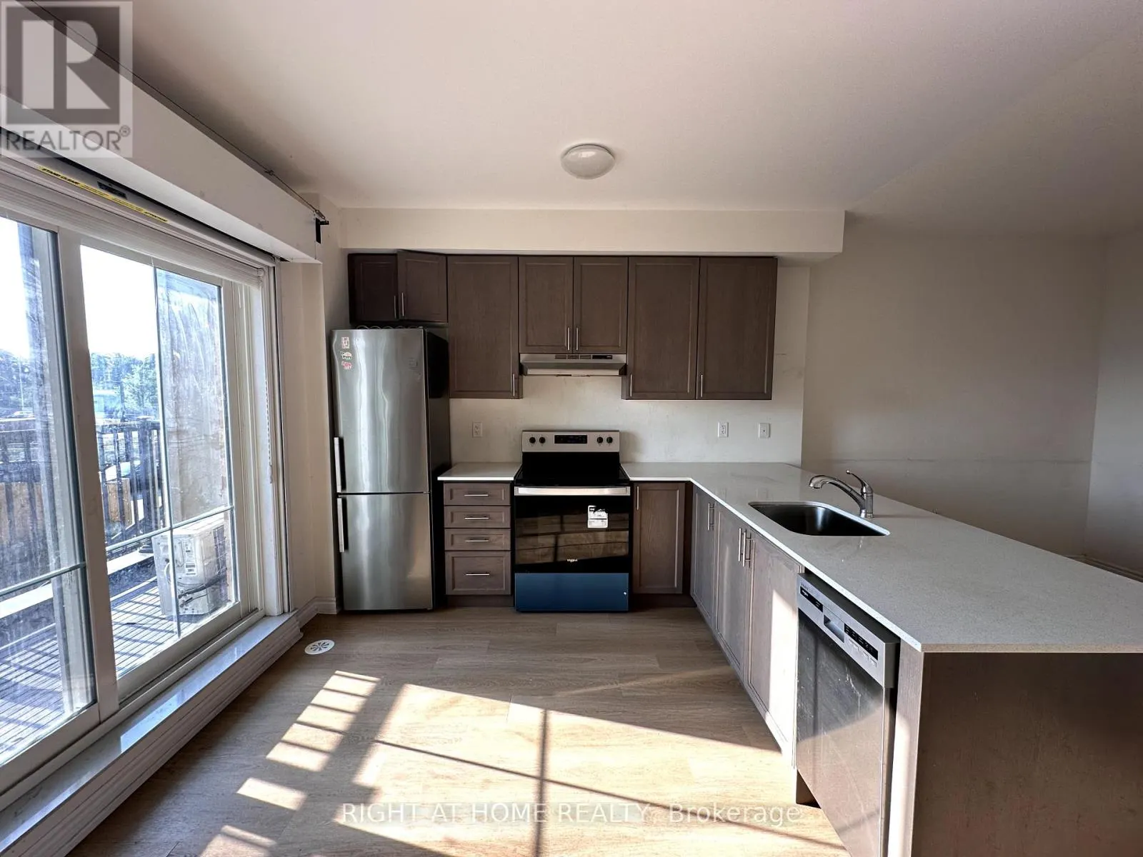 18 - 470 BERESFORD PATH