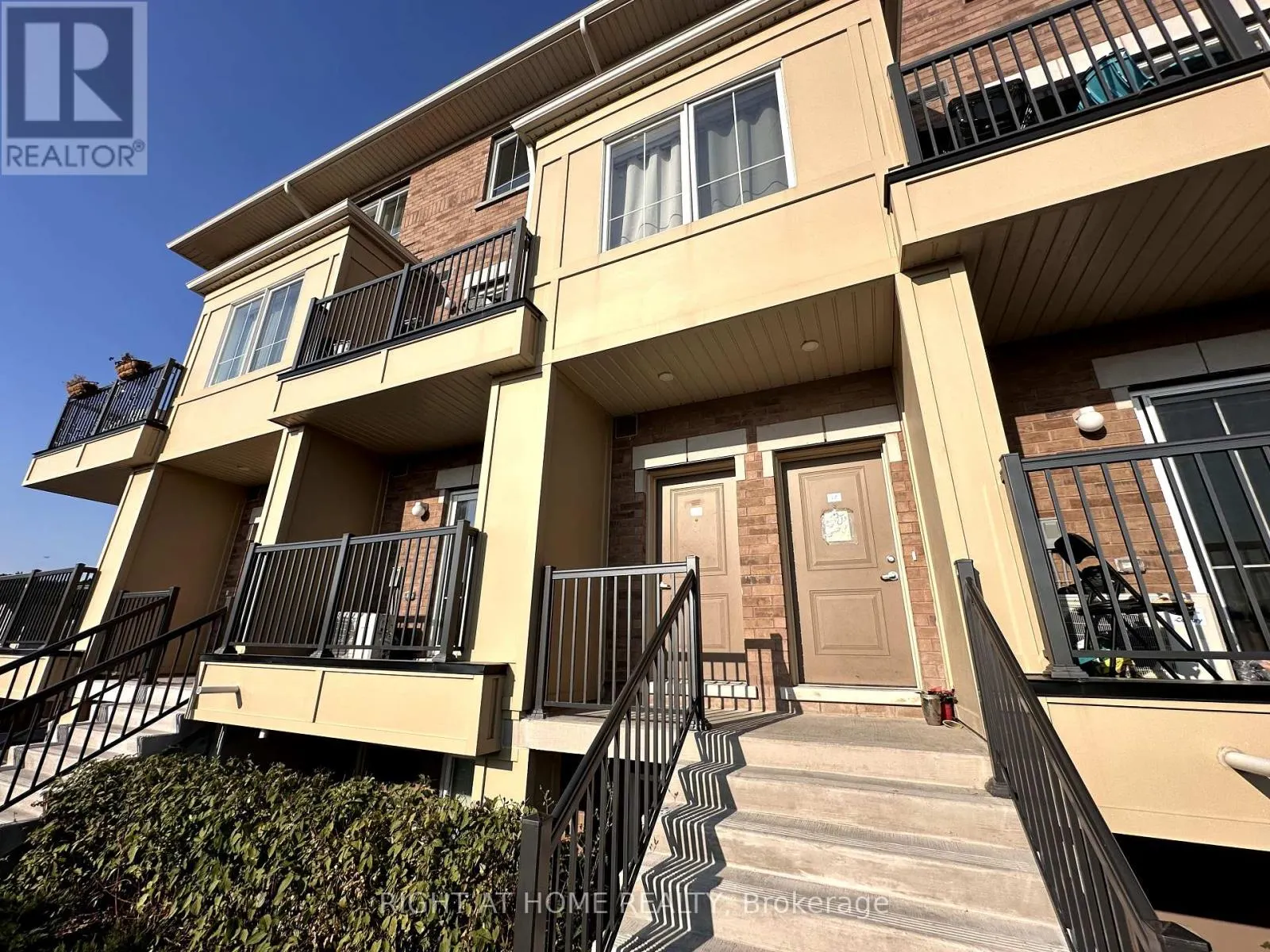 18 - 470 BERESFORD PATH