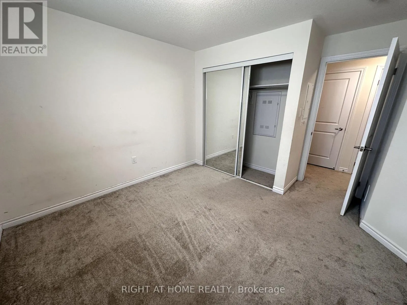 18 - 470 BERESFORD PATH
