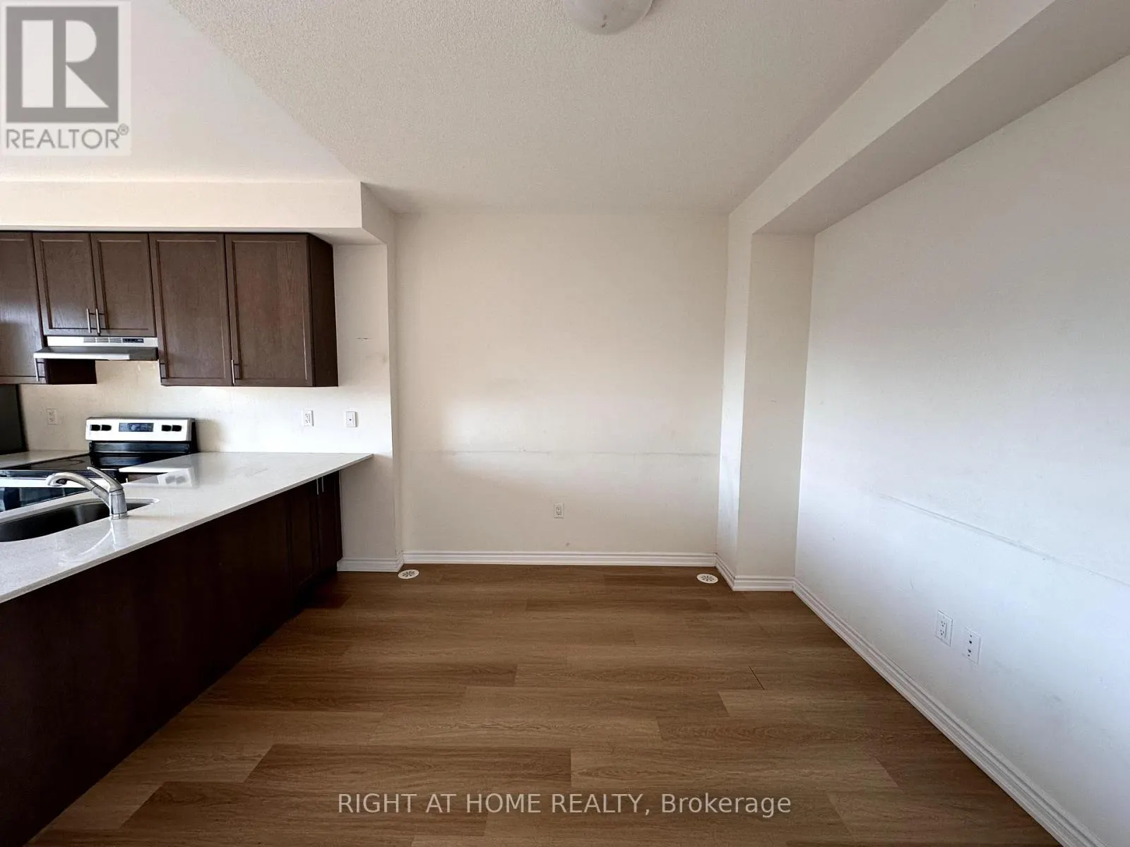 18 - 470 BERESFORD PATH