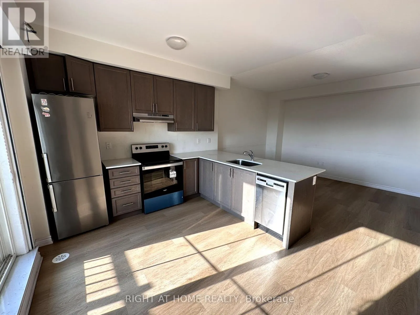 18 - 470 BERESFORD PATH