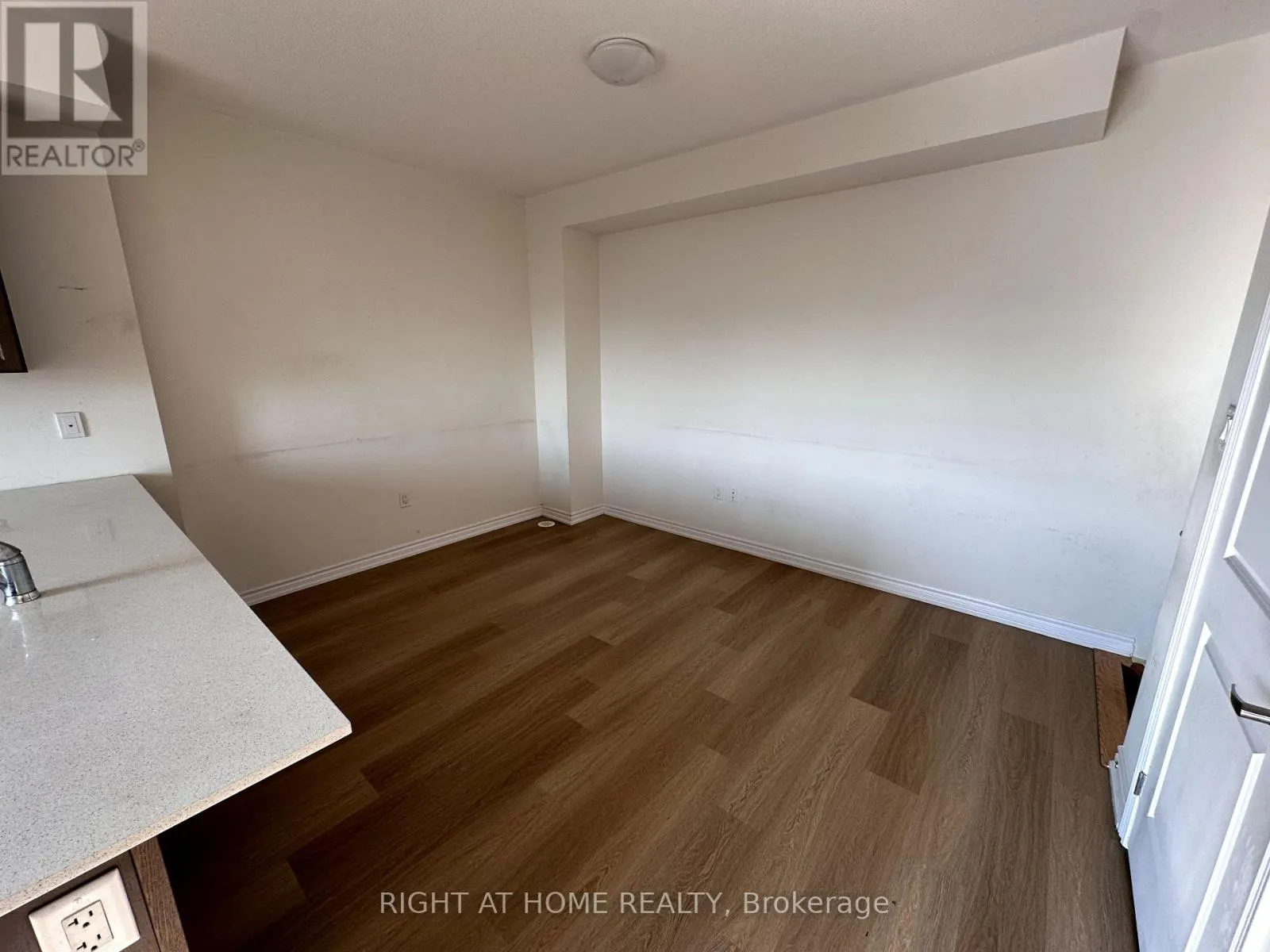 18 - 470 BERESFORD PATH
