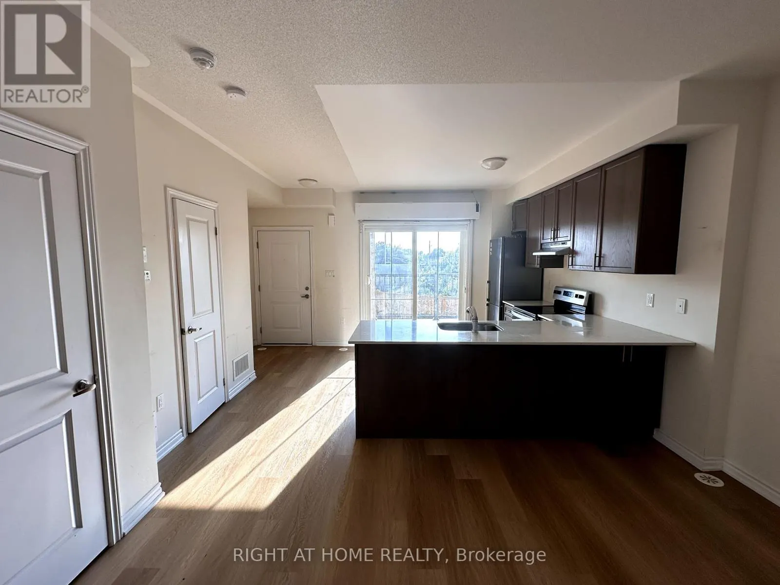 18 - 470 BERESFORD PATH