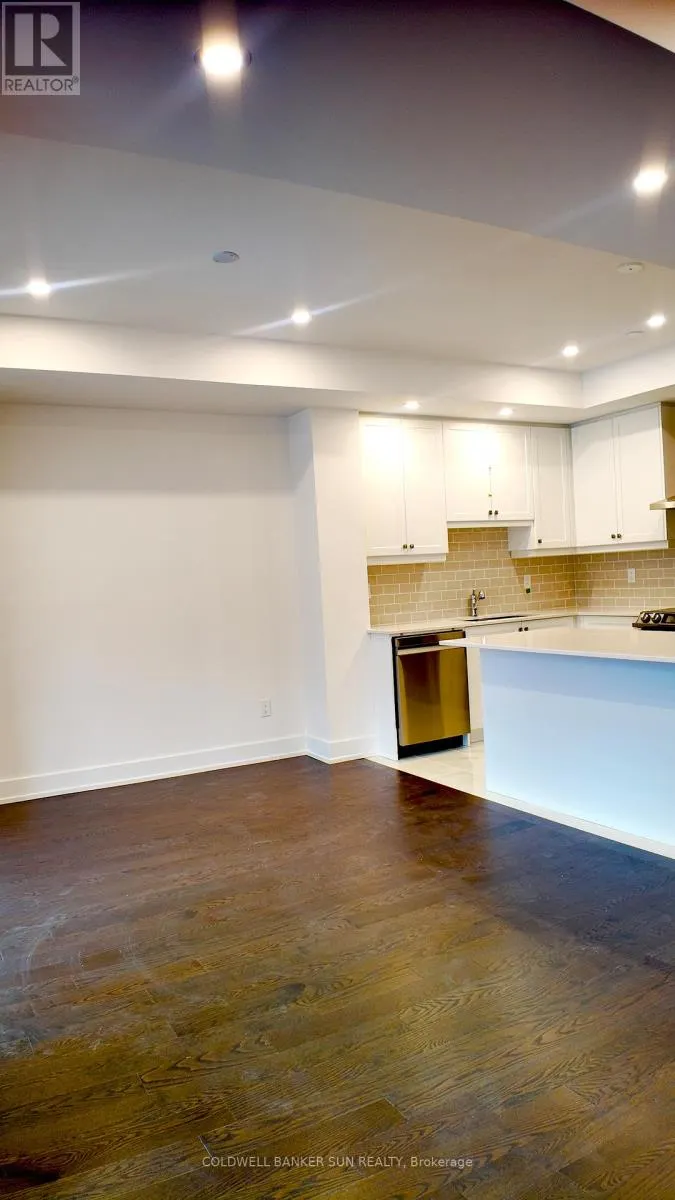 25 WATERSIDE WAY
