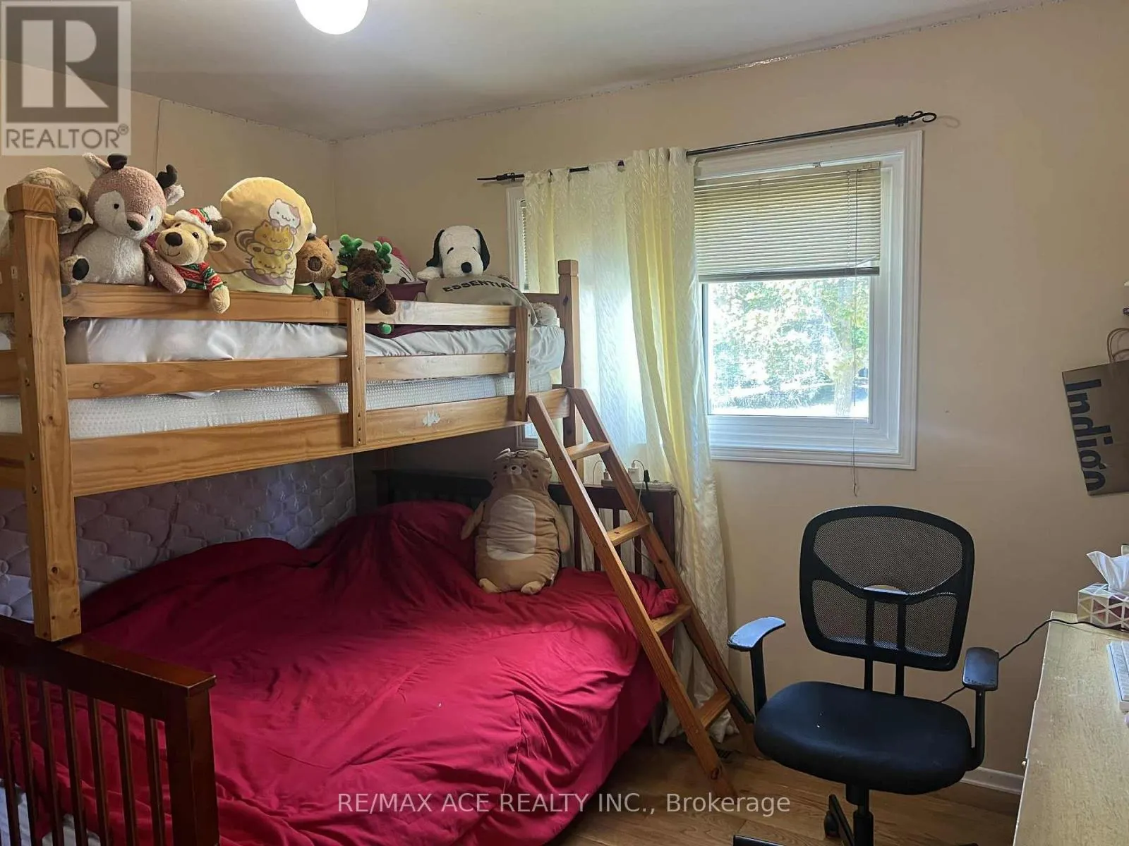 33 CROW TRAIL