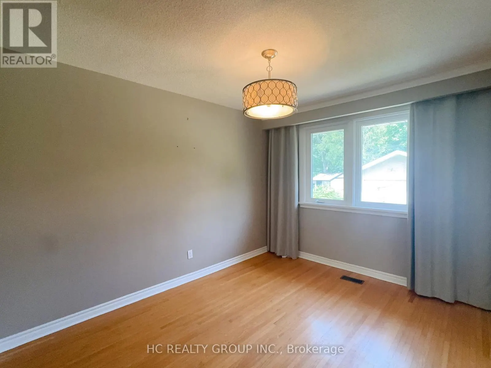 53 TREVERTON DRIVE