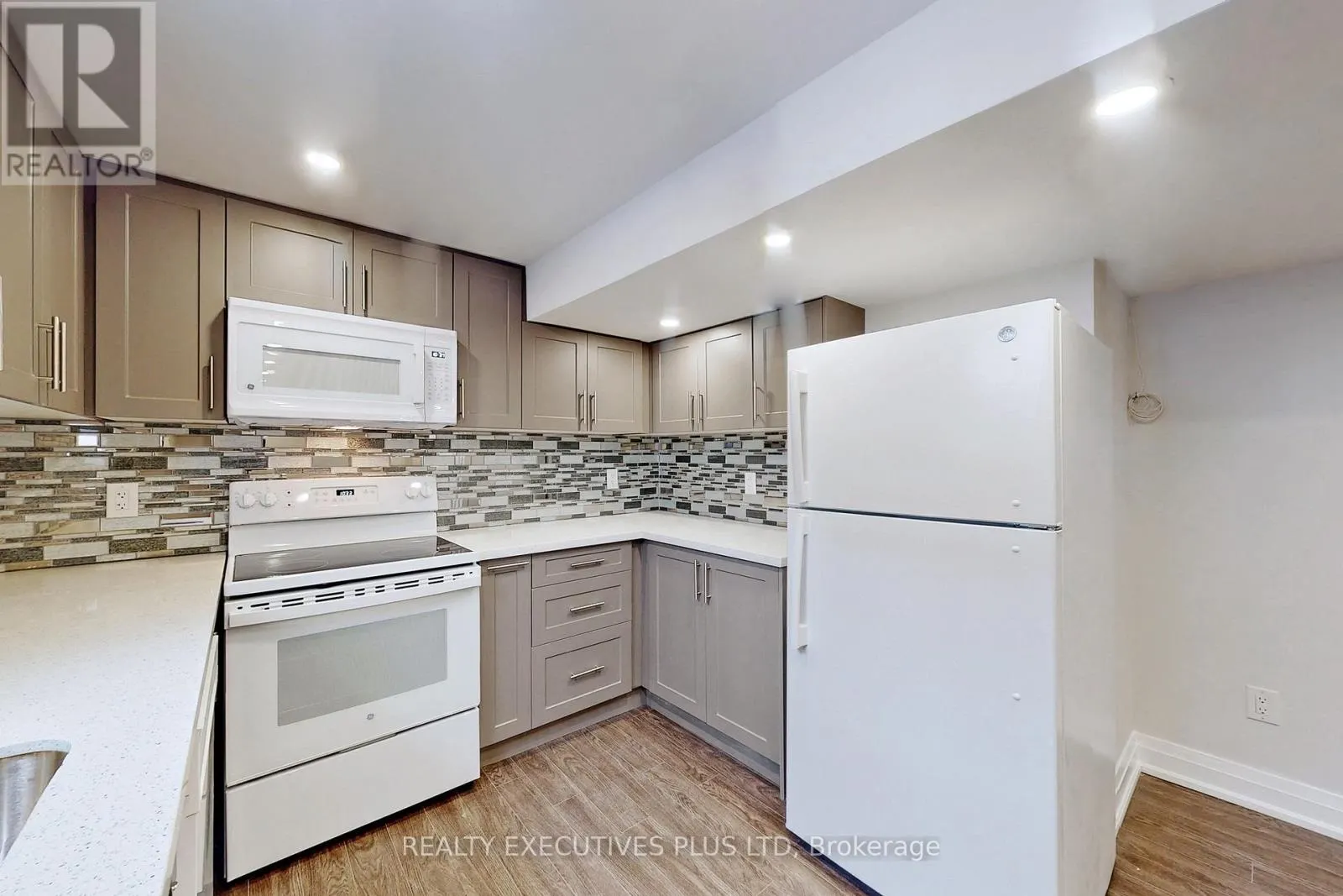 29 WESTON CRESCENT